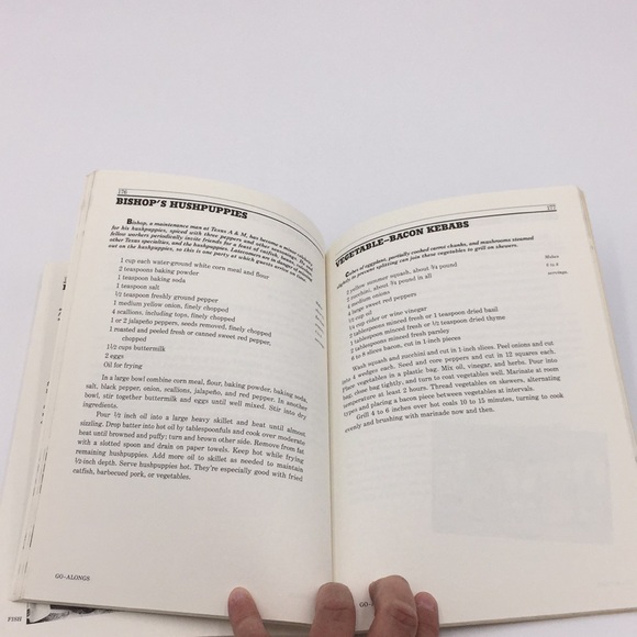 Vintage Barbecued Ribs and Other Great Feeds Cookbook 1985 BBQ by Jeanne Voltz - Picture 9 of 10